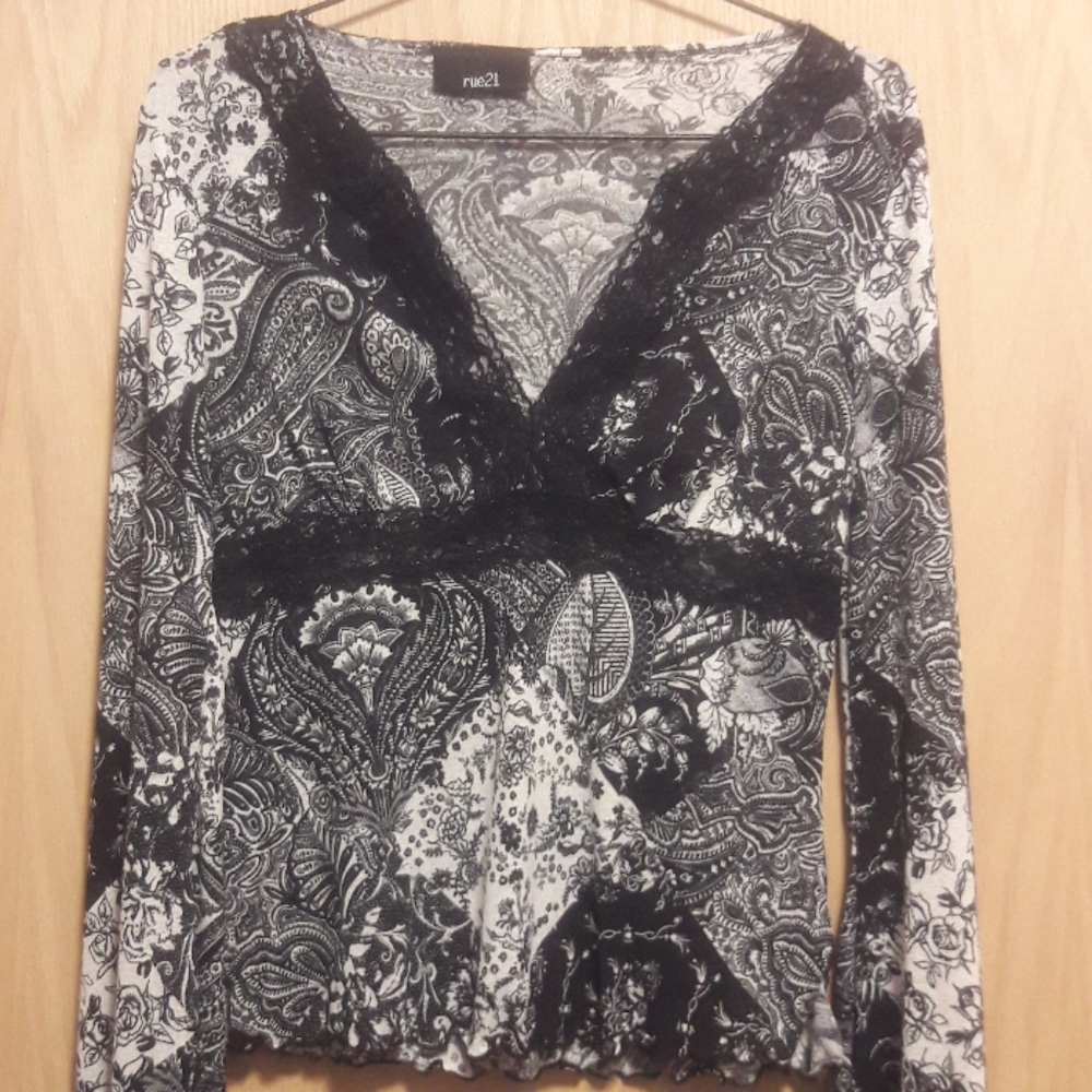 Rue 21 Women's Dress Black Floral Print Shirt